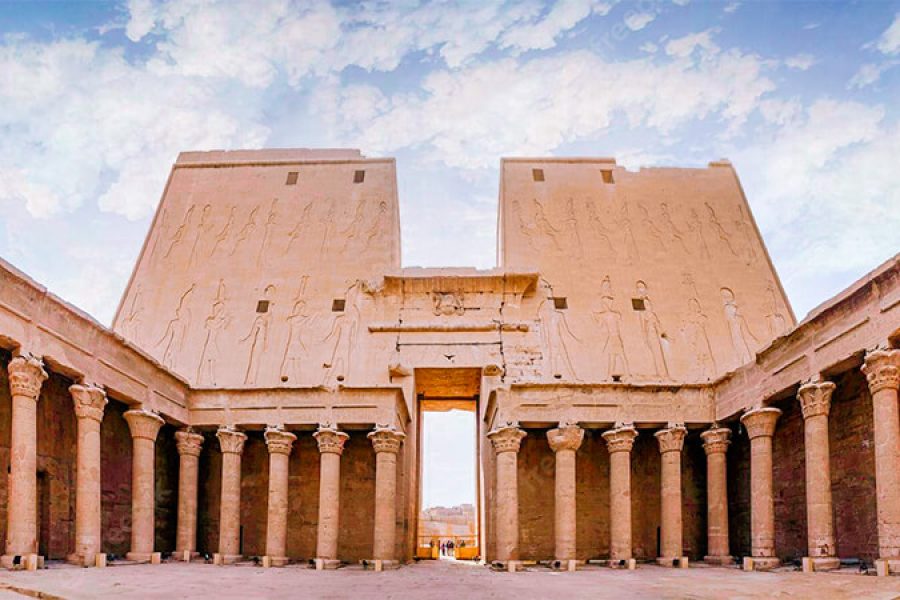 Excursion Le temple de Edfou et Le temple de Kom ombo depuis Louxor