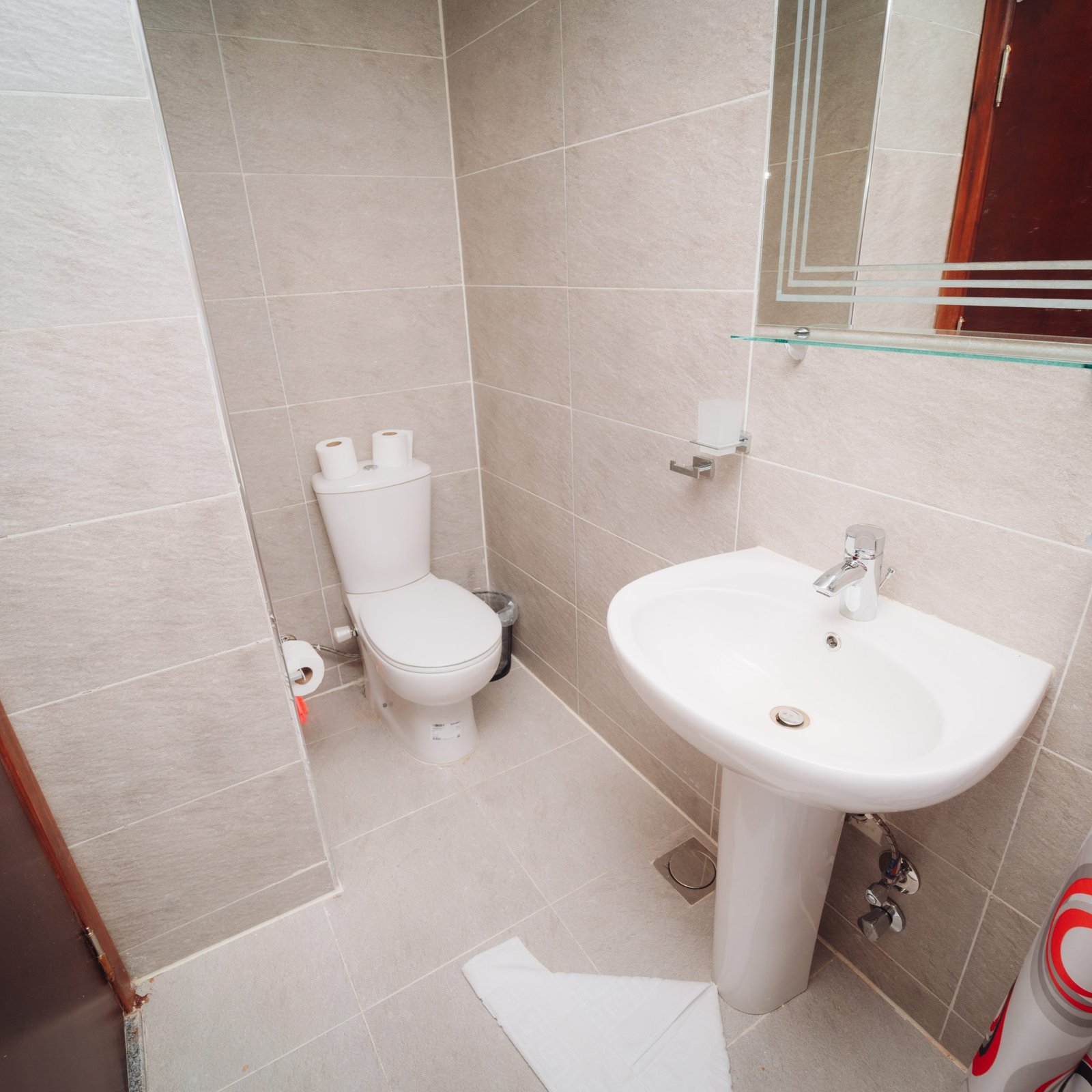 Salle de bain privée de la suite avec finitions haut de gamme
