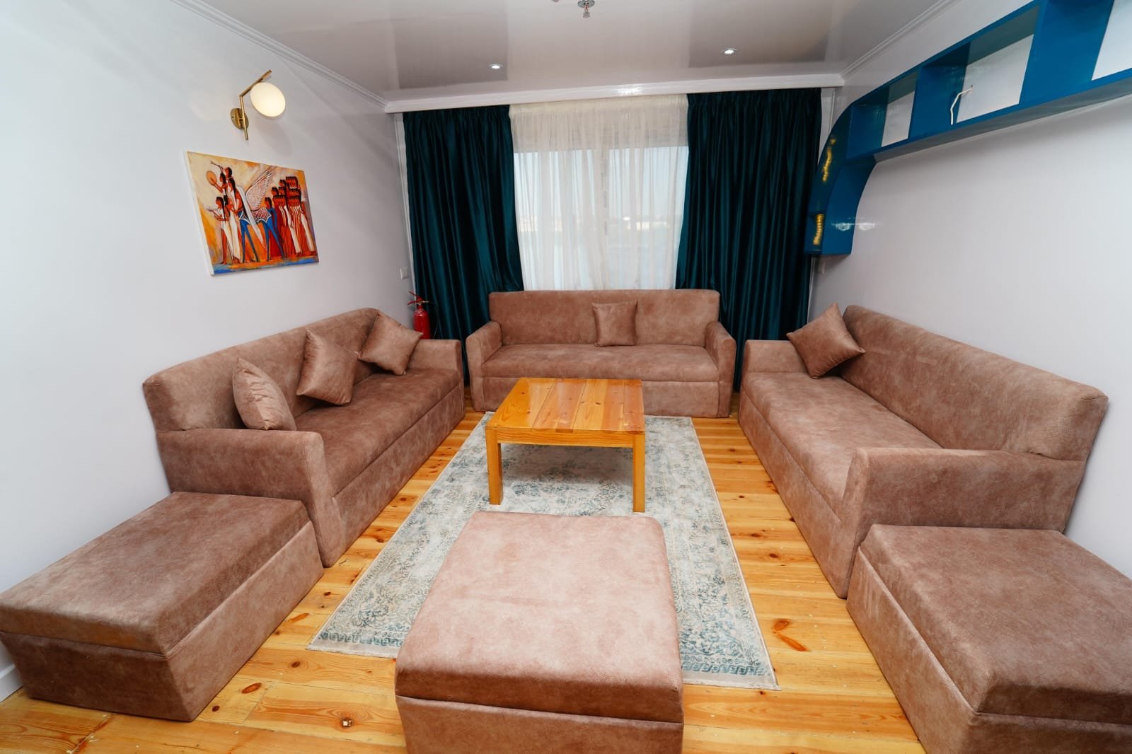 Salon confortable et convivial à bord de la dahabeya Turquoise