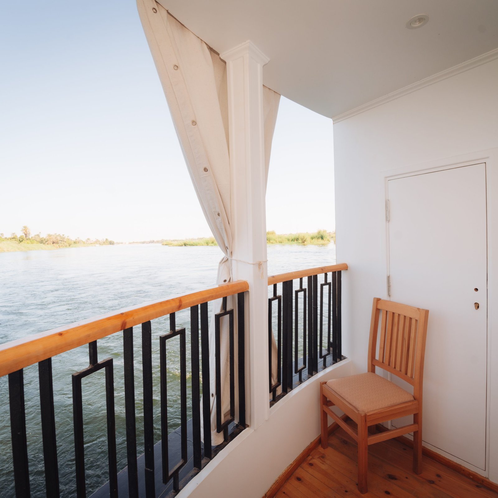 Balcon privé de la suite à bord de la dahabeya Salim El Pasha
