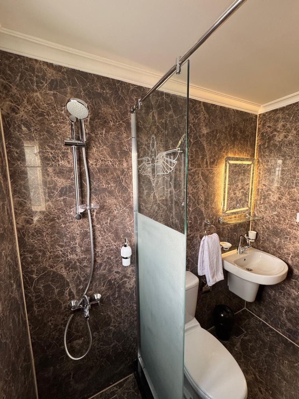 Salle de bain privée à bord de la dahabeya Anoush